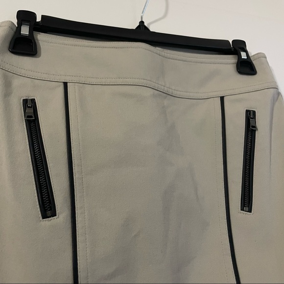 Ann Taylor Petite Cream Pencil Skirt zipper design front size 2P - Picture 2 of 4